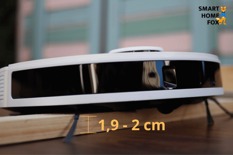 Ecovacs Deebot N8 Pro überfährt eine Türschwelle